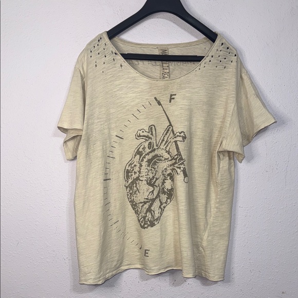 Magnolia Pearl Women Cream Heart Graphic Tee Size L - Picture 1 of 10
